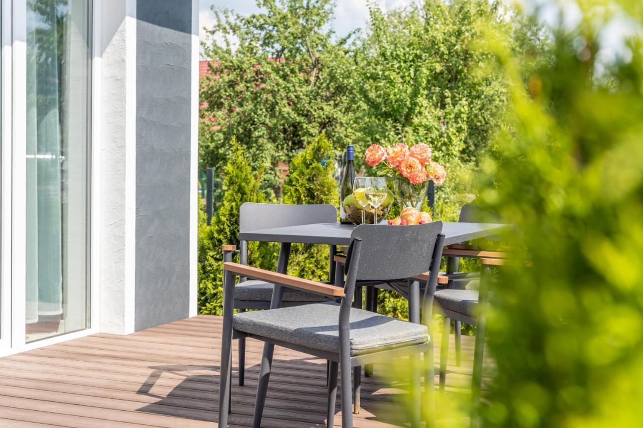 Willa Family Garden House With Free Private Parking & Playground Ryga Zewnętrze zdjęcie